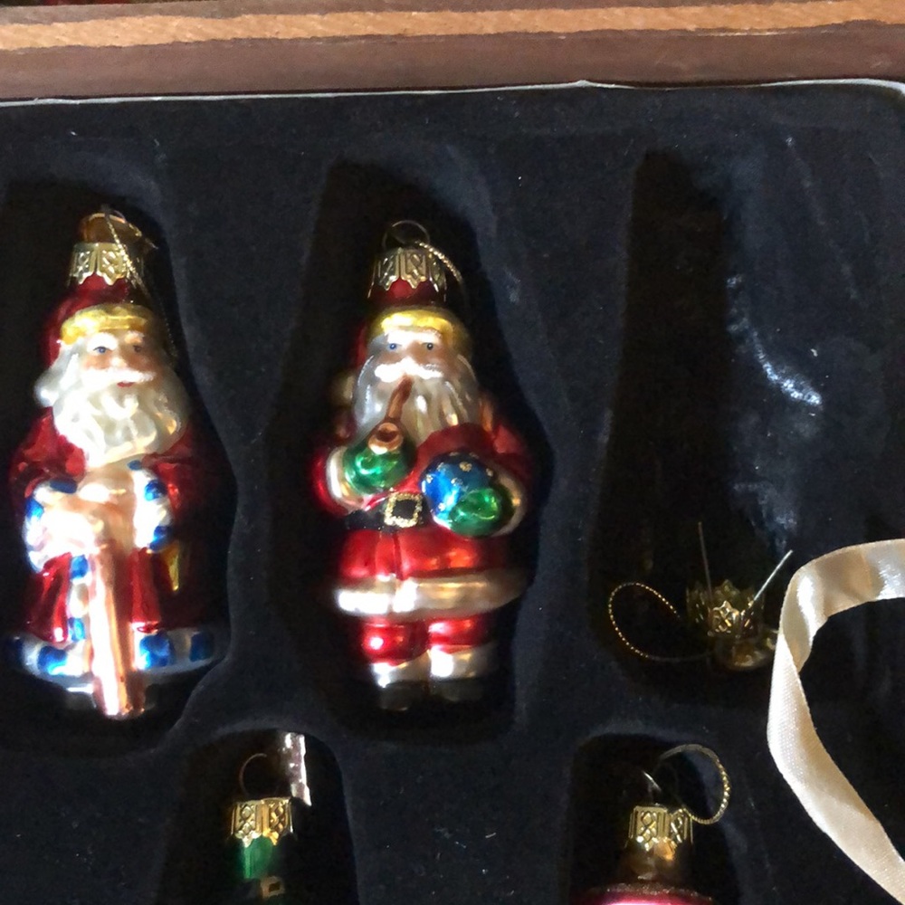Thomas Pacconi Santa's from Around The World Ornaments with Crate - Picture 5 of 16